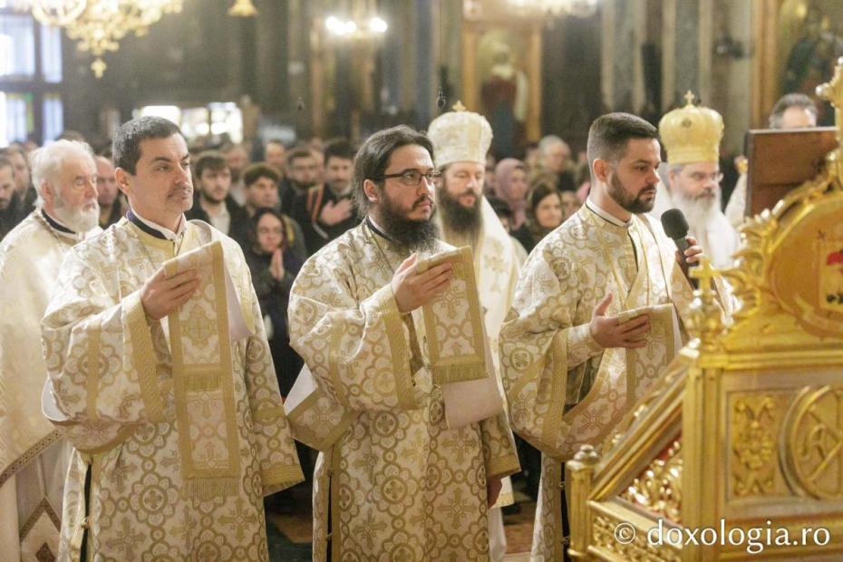 „Troița de arhierei” la Catedrala Mitropolitană: Studenții și profesorii Facultății de Teologie și-au cinstit sfinții ocrotitori / Foto: pr. Silviu Cluci